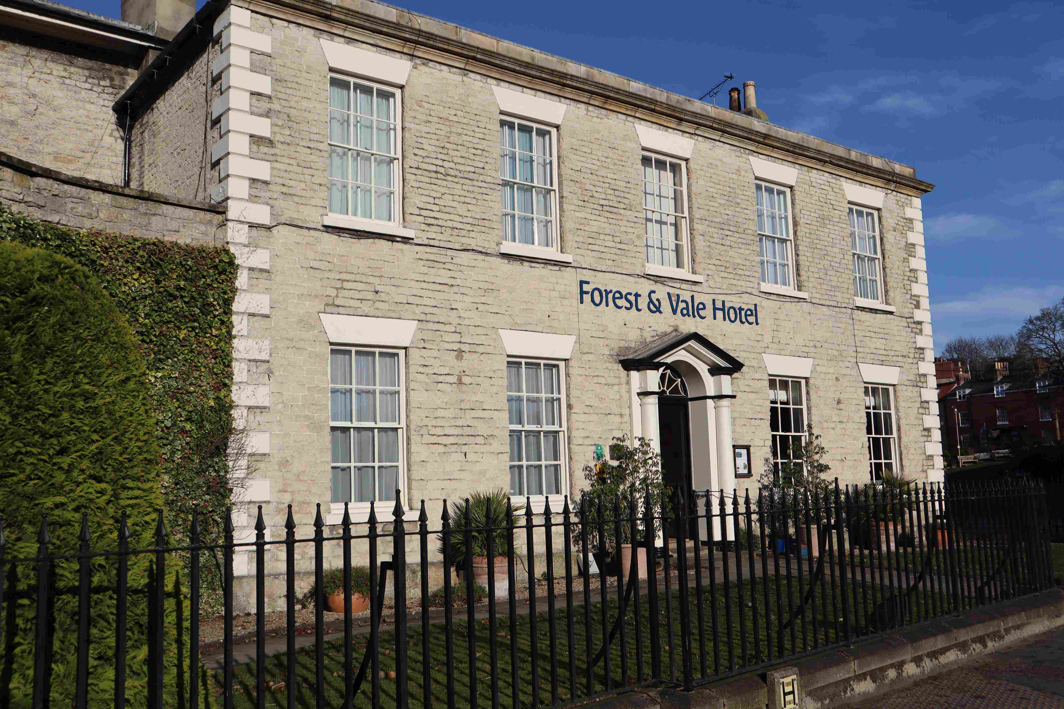 View of Best Western Pickering Hotel from the Outside